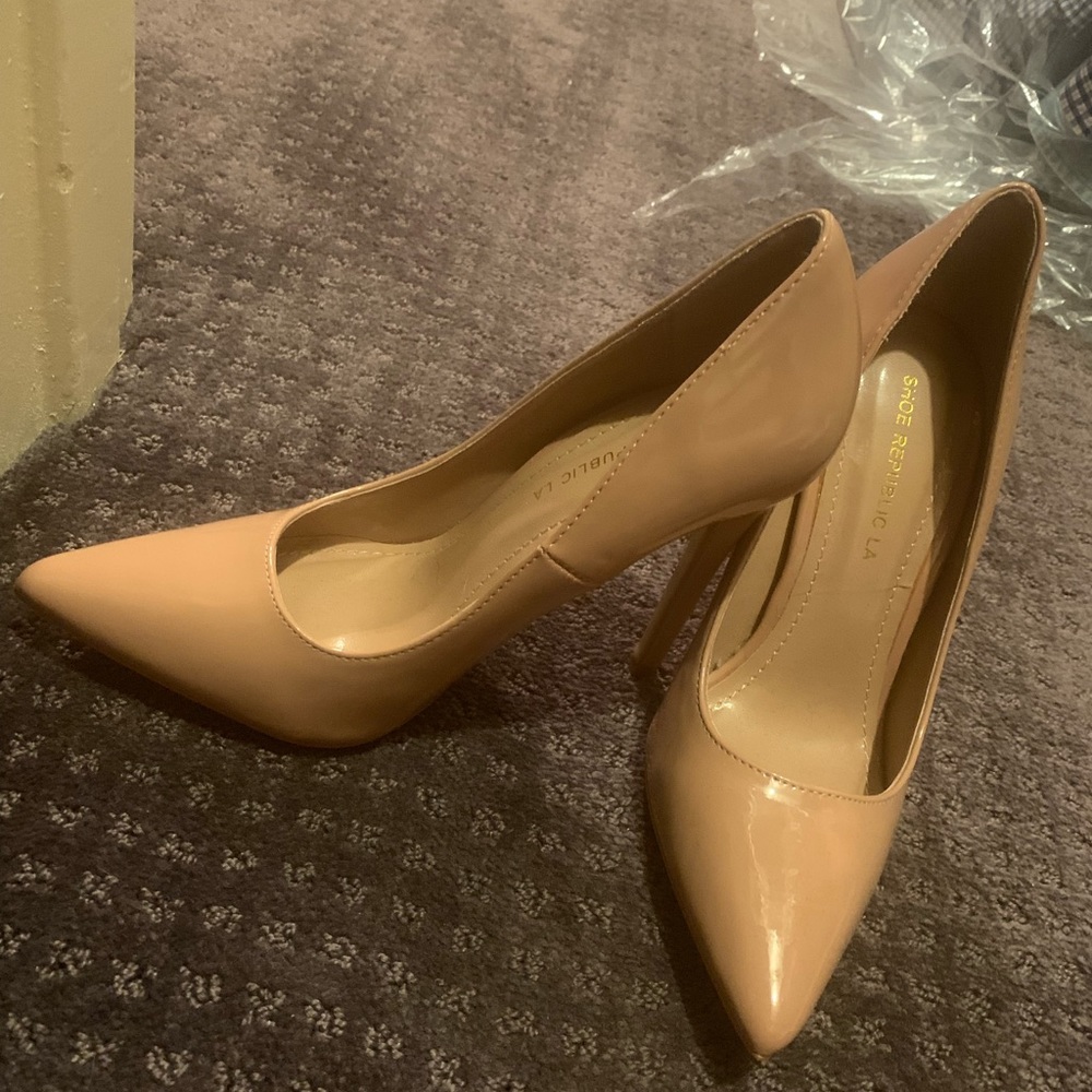 Heels - Picture 2 of 3